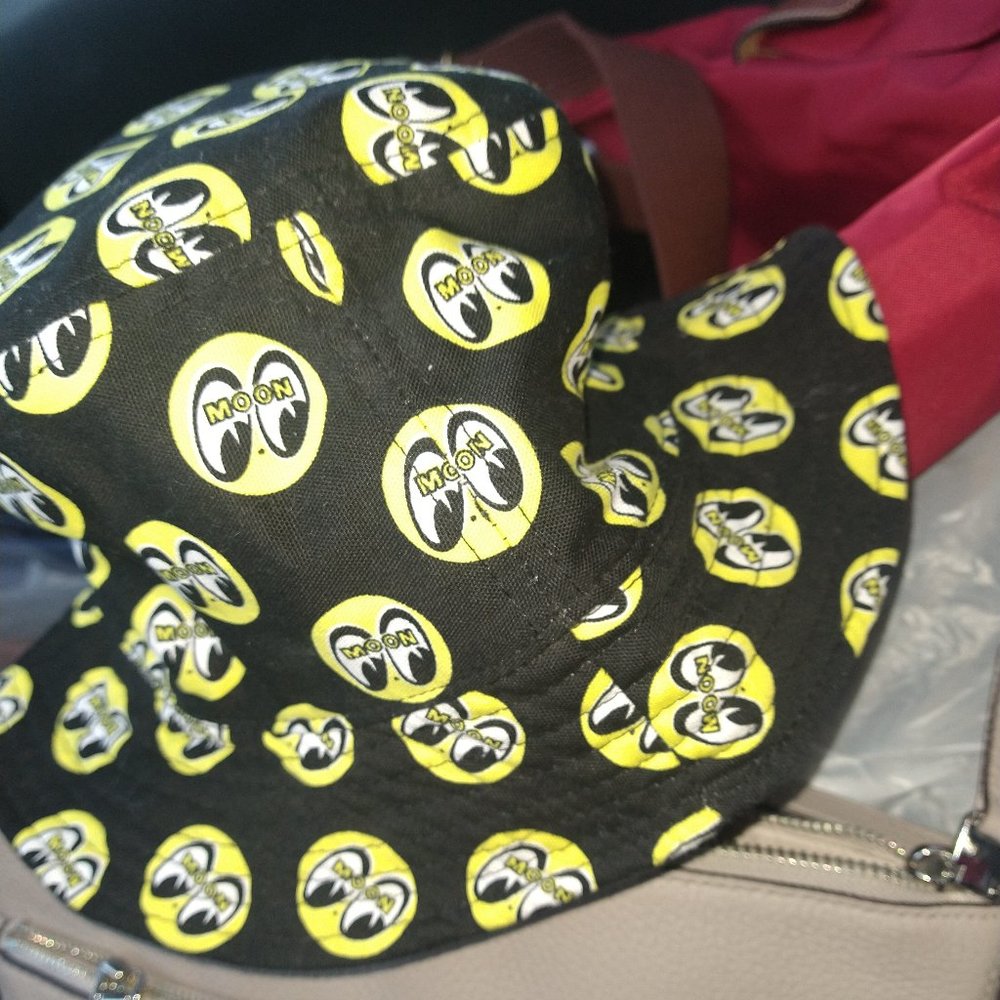 Moon bucket hat